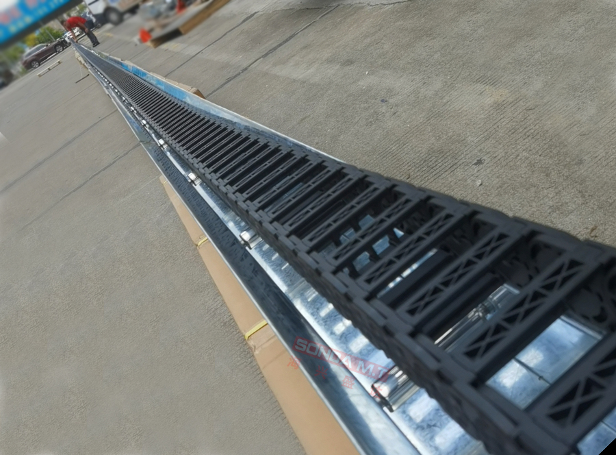 200米拖鏈的調試現(xiàn)場